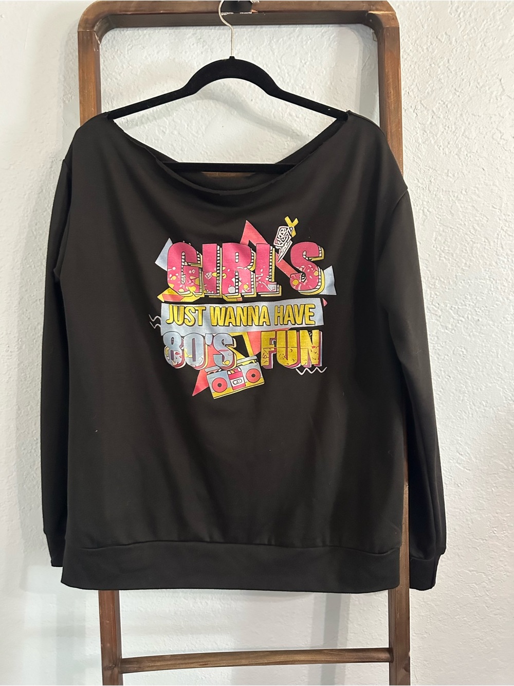 Source Unknown Black Sweatshirt with Pink Yellow and Light Blue Graphic